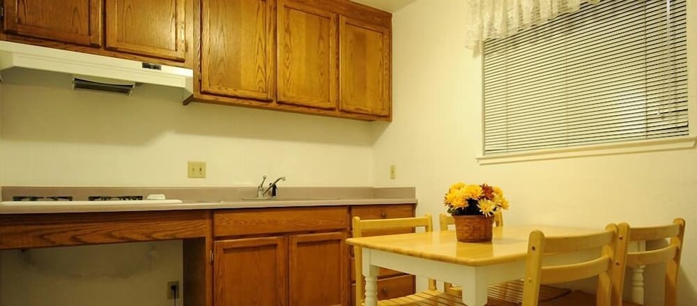 Burney Motel - thumb 4