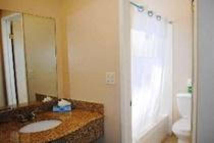 Traveler Inn And Suites - thumb 0