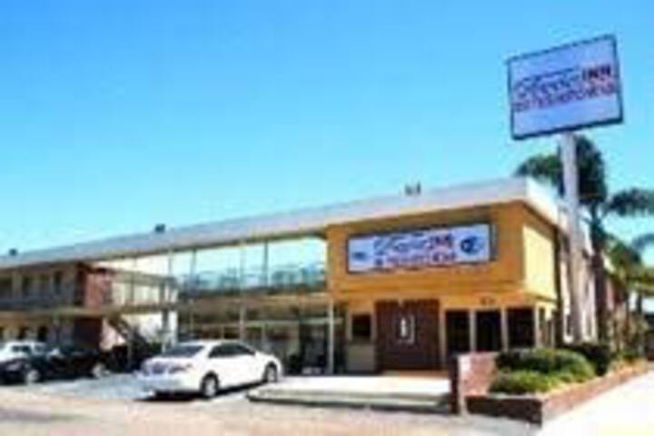 Traveler Inn And Suites - thumb 1