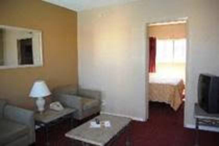 Traveler Inn And Suites - thumb 3