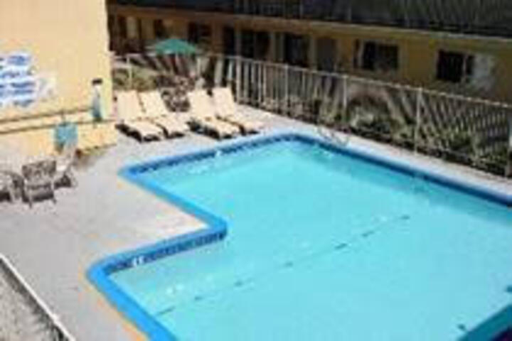 Traveler Inn And Suites - thumb 2