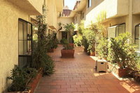 Affordable Cozy Town House in Glendale