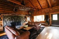 Trapper Peak Guest Lodge
