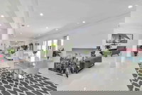 Sleek Miami Shores Residence With Hot Tub