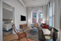 121 MIDDLE an urban inn