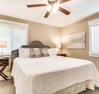 Private Pool Beautiful Interior Finishes Inquire for Fall Break Specials - Accommodation Michigan