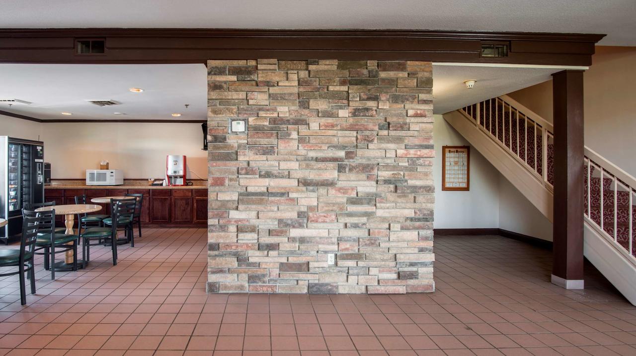 Red Roof Inn Fort Wayne - thumb 12