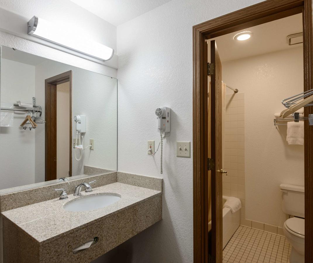 Red Roof Inn Fort Wayne - thumb 19