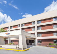 Baymont by Wyndham Davenport - Accommodation Michigan