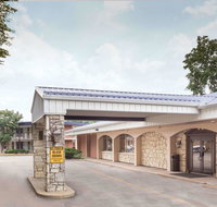 Days Inn by Wyndham Dubuque - Accommodation Michigan