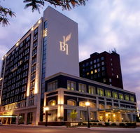 Hotel Blackhawk Autograph Collection - Accommodation Michigan
