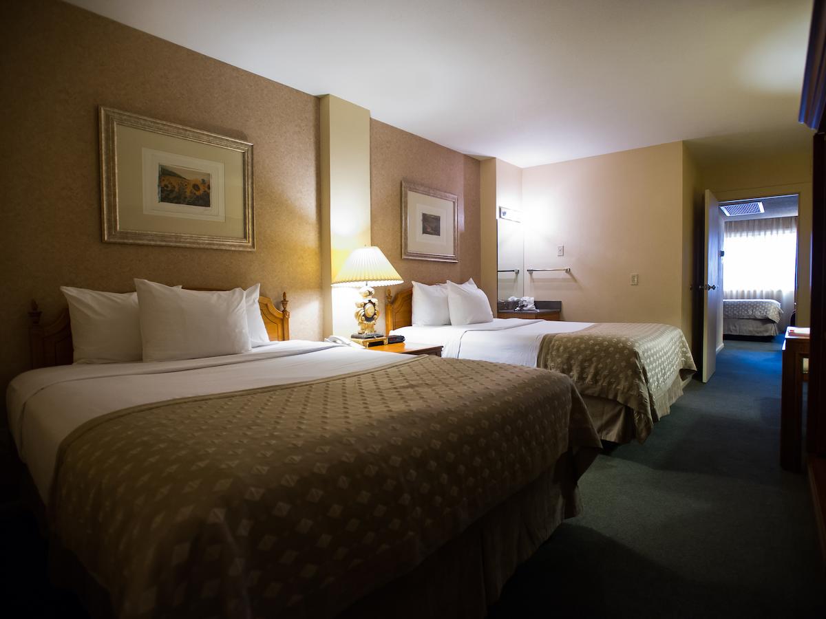 Ramada By Wyndham Topeka Downtown Hotel & Convention Center - thumb 9