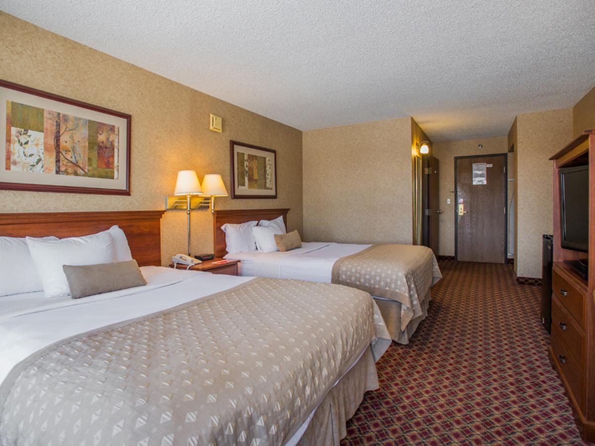 Ramada By Wyndham Topeka Downtown Hotel & Convention Center - thumb 7