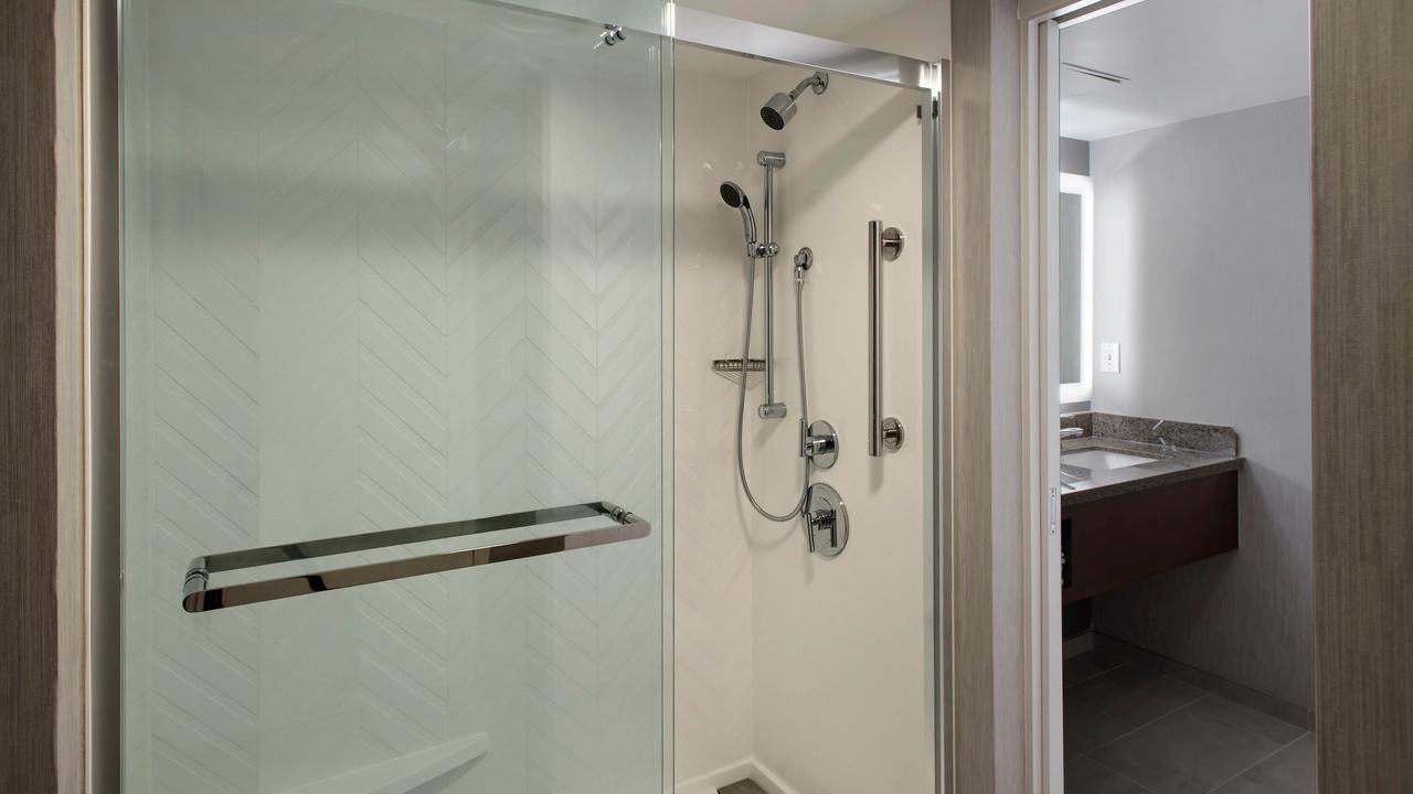 Bethesda Marriott Suites - thumb 10