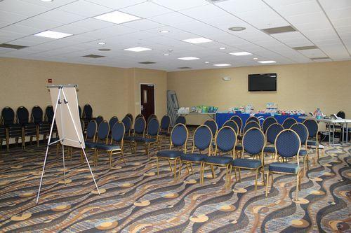 Holiday Inn Express Niles - thumb 21