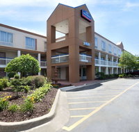 Howard Johnson by Wyndham Romulus Detroit Metro Airport - Accommodation Michigan