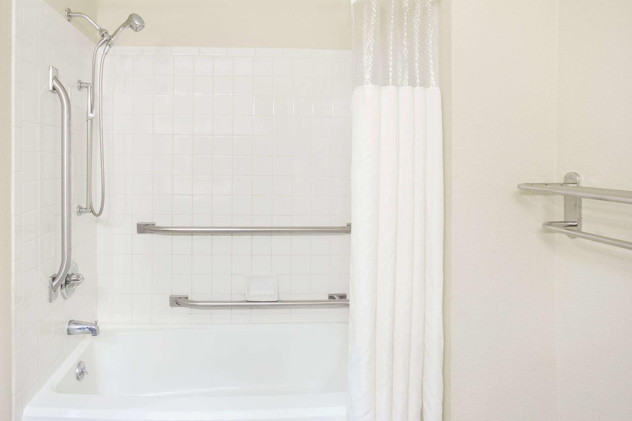 Baymont By Wyndham Holland - thumb 25