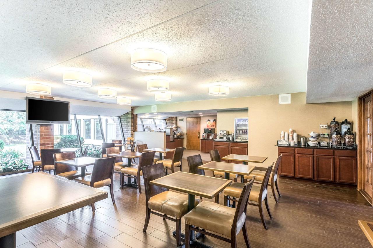 Comfort Inn Lansing - thumb 23