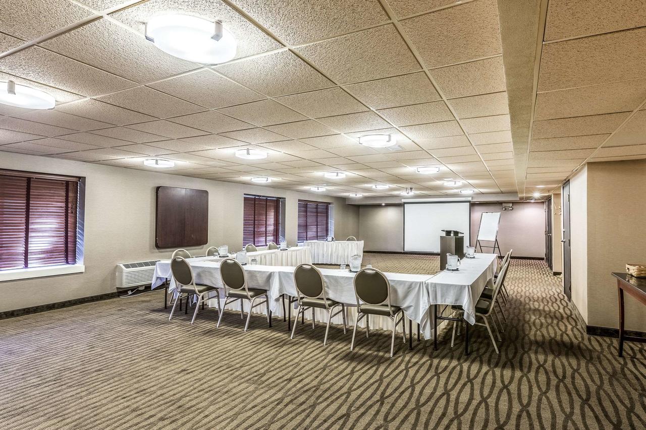 Comfort Inn Lansing - thumb 32