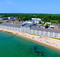 Hamilton Inn Select Beachfront - Accommodation Michigan