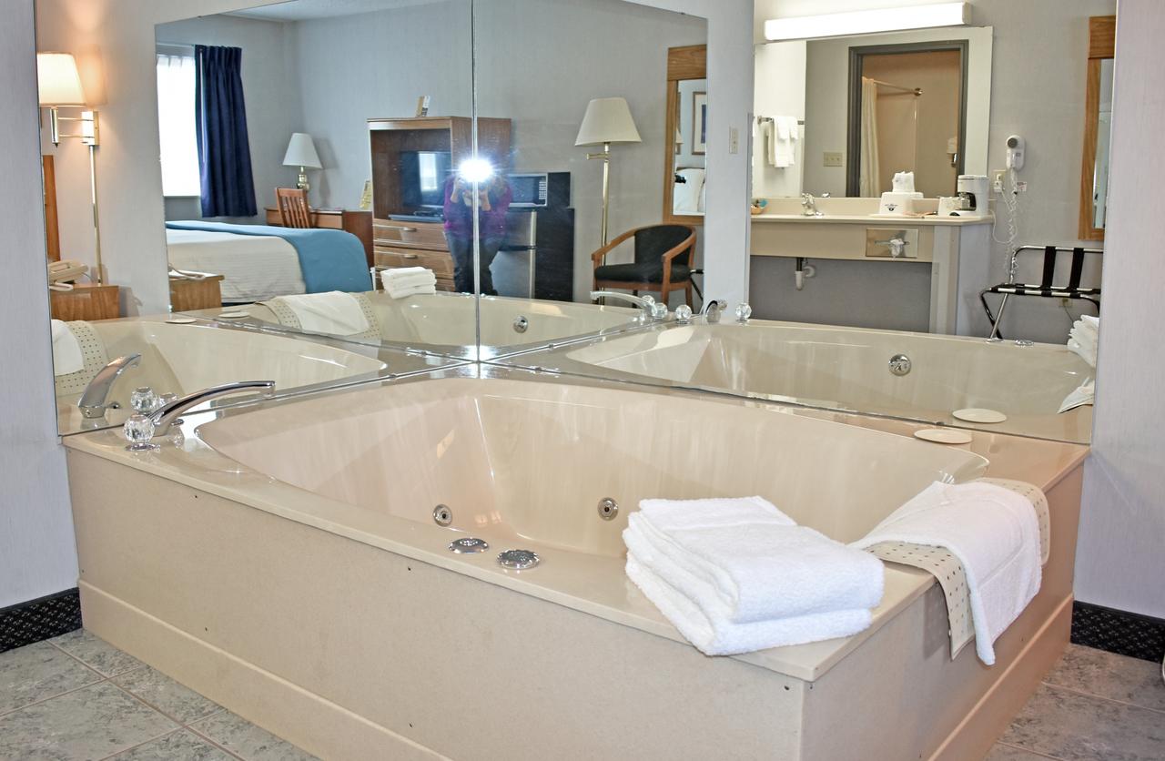 Americas Best Value Inn & Suites - Tahquamenon Country - thumb 30