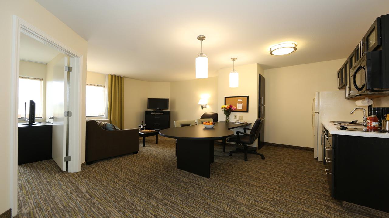 Candlewood Suites East Lansing - thumb 13