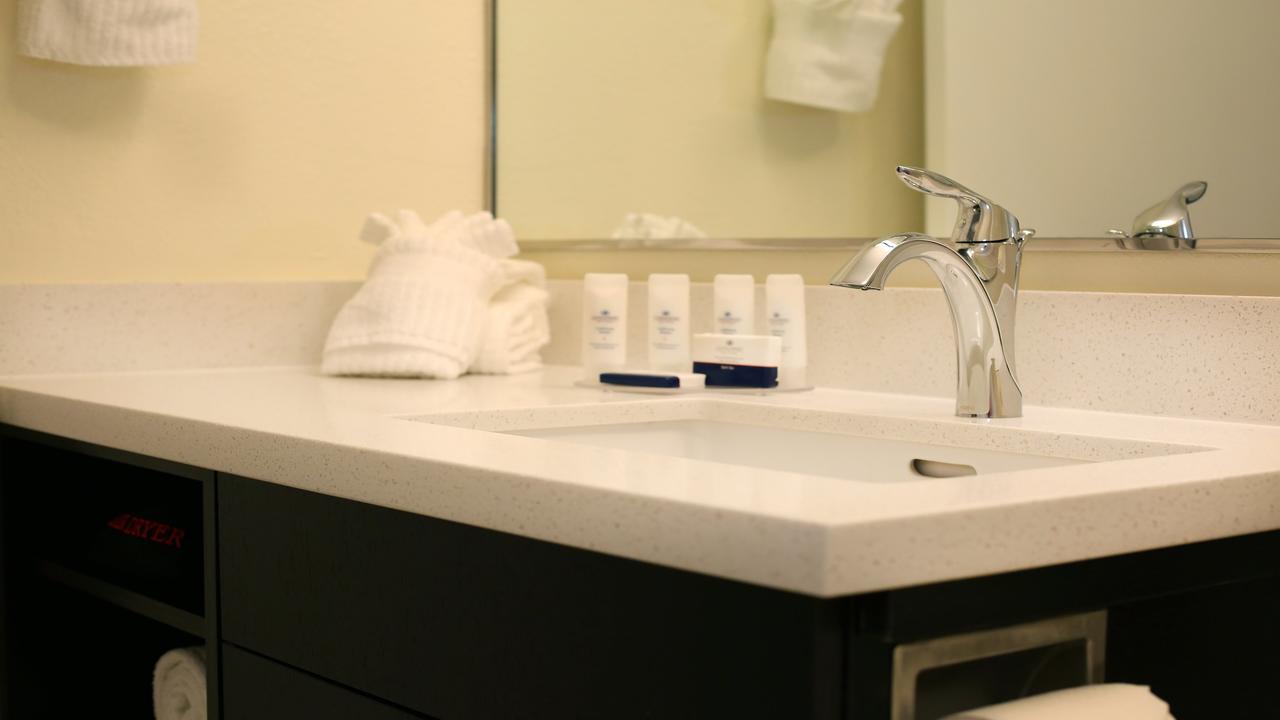 Candlewood Suites East Lansing - thumb 4