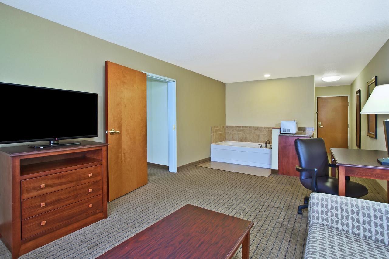 Holiday Inn Express Hotel & Suites East Lansing - thumb 16