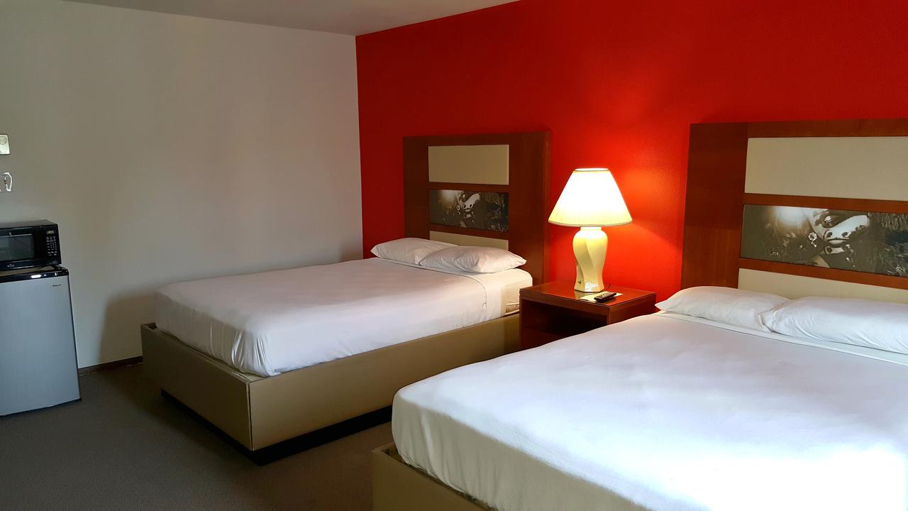 Country Hearth Inn-Iron Mountain - thumb 3