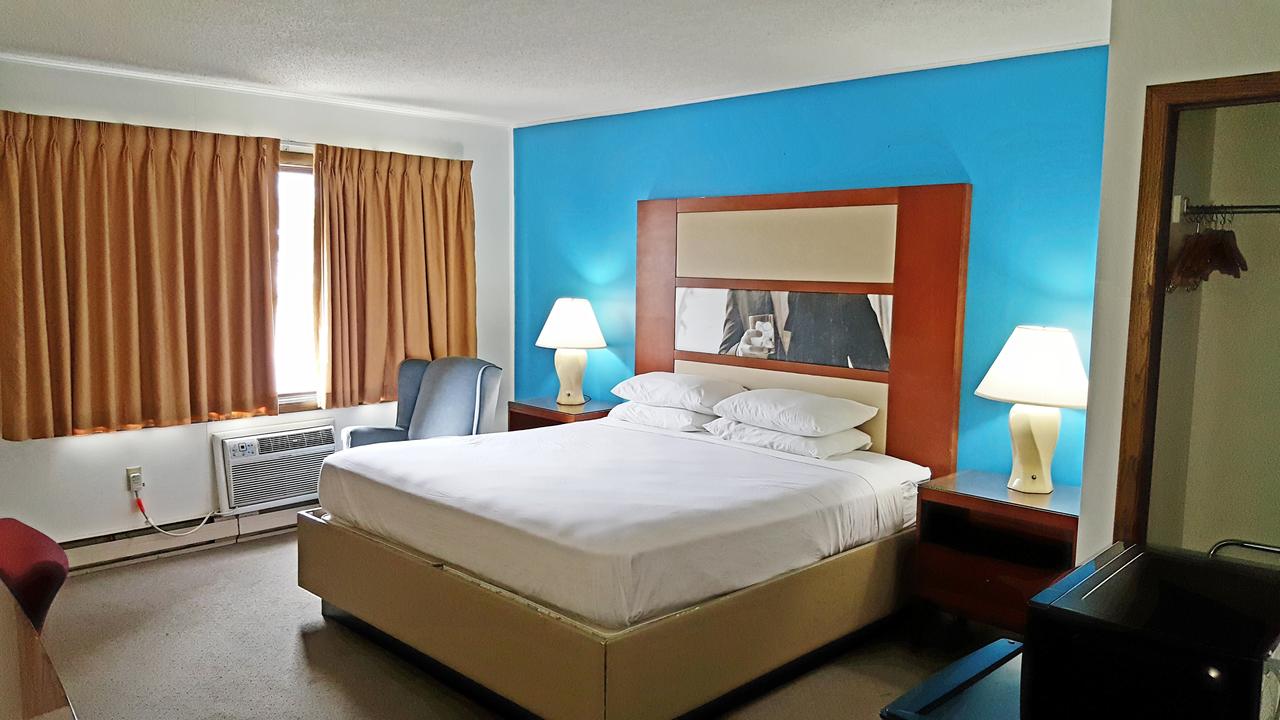 Country Hearth Inn-Iron Mountain - thumb 5