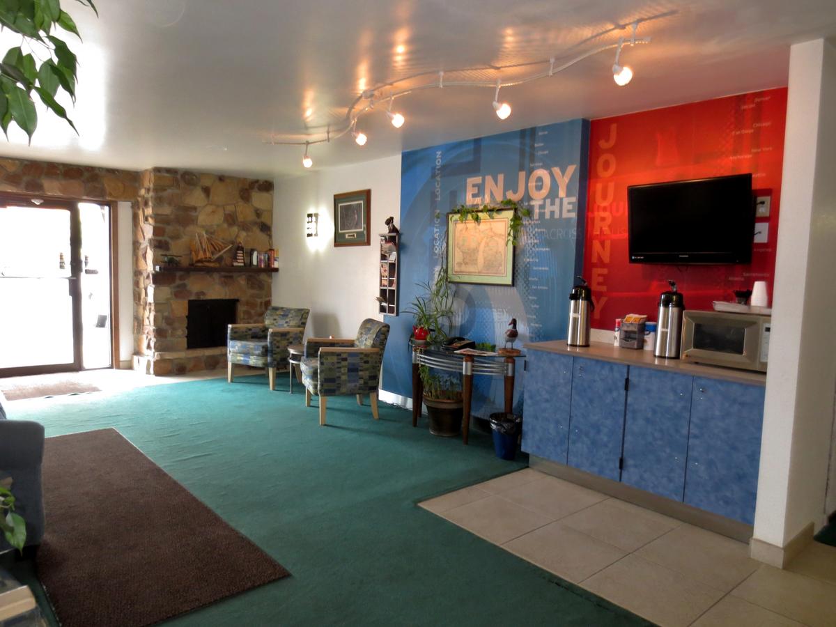 Country Hearth Inn-Iron Mountain - thumb 2