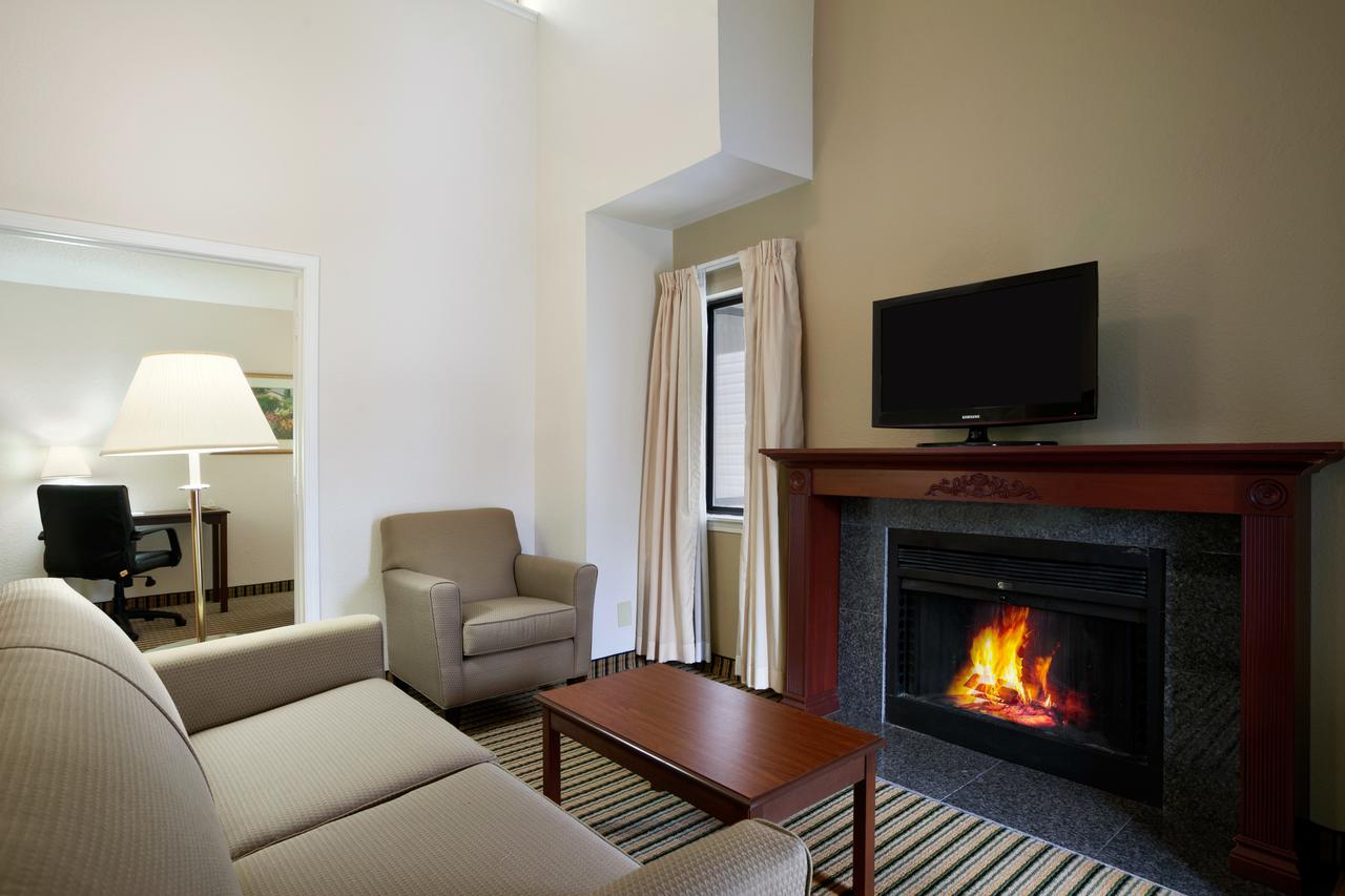 Hawthorn Suites Of Troy - thumb 14