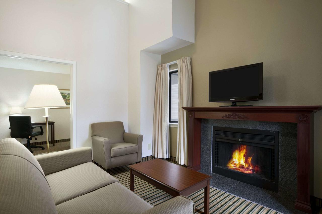 Hawthorn Suites Of Troy - thumb 34