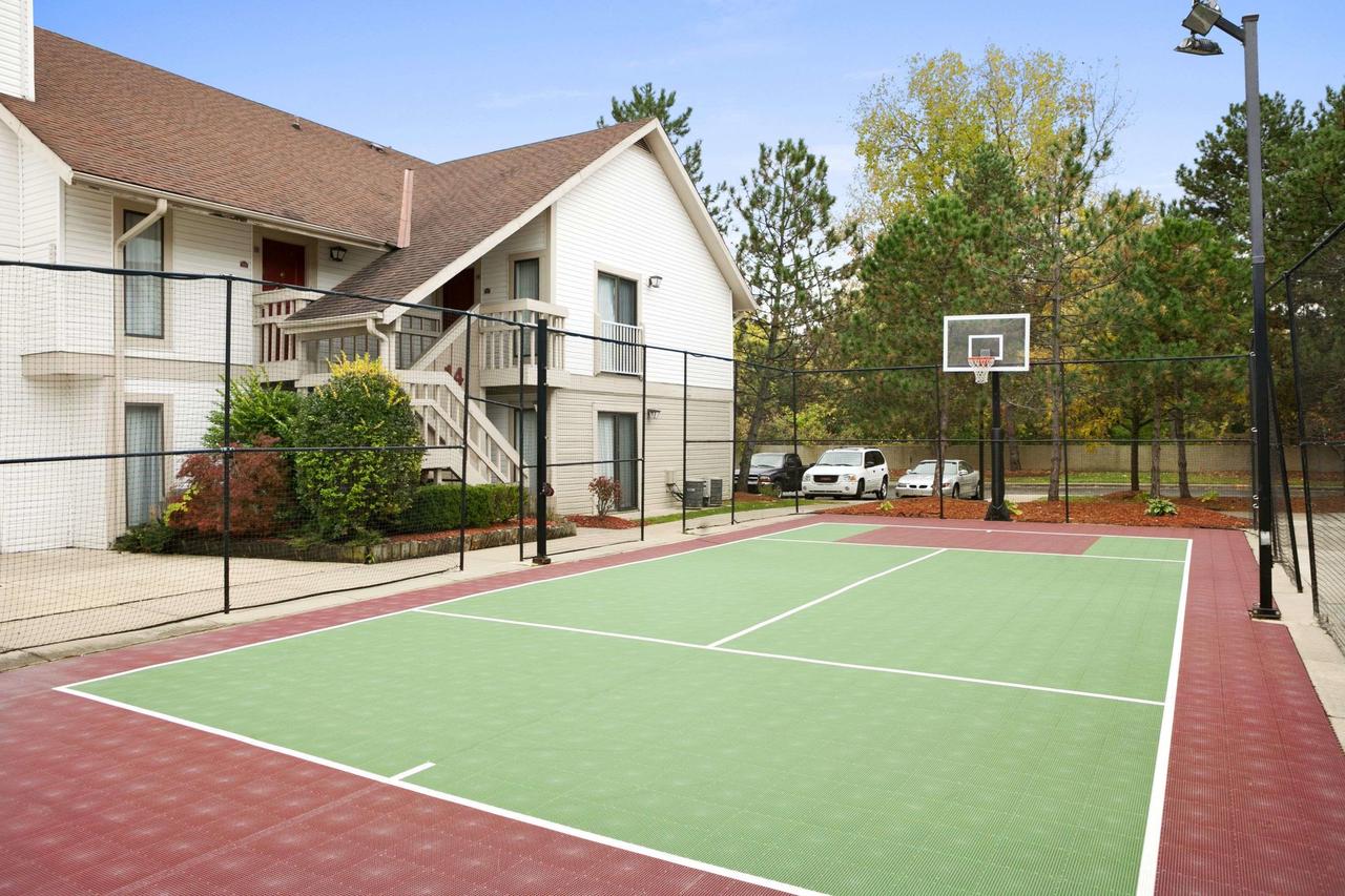 Hawthorn Suites Of Troy - thumb 26