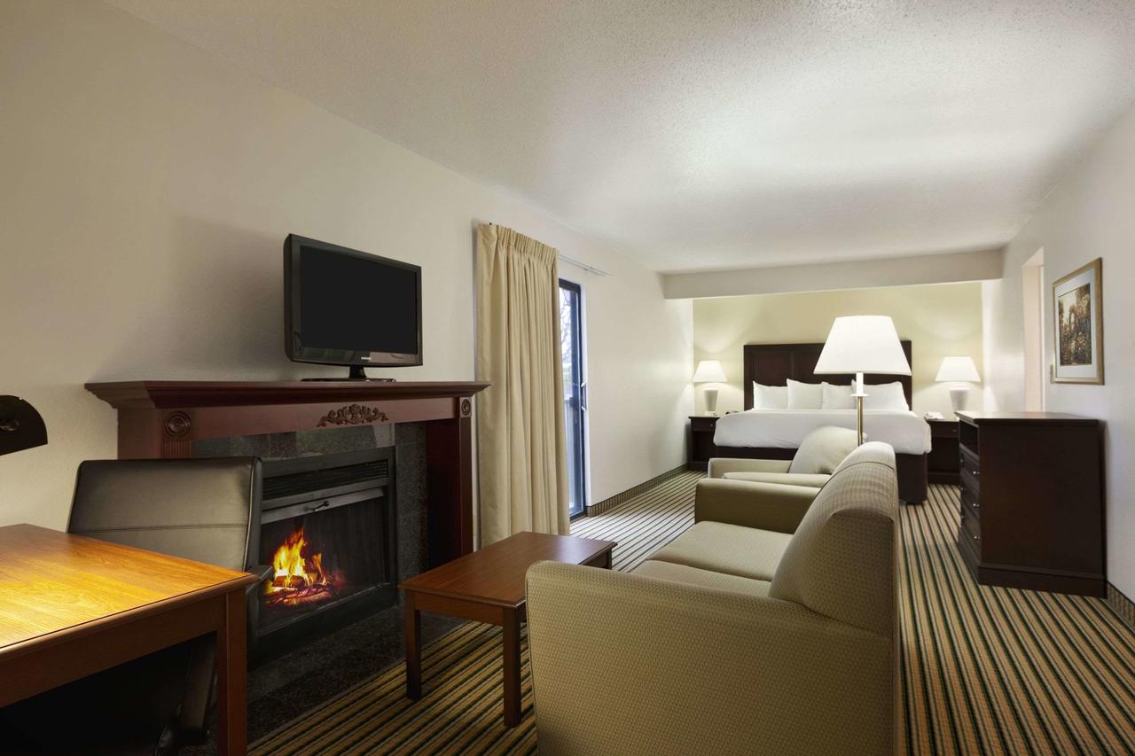 Hawthorn Suites Of Troy - thumb 37