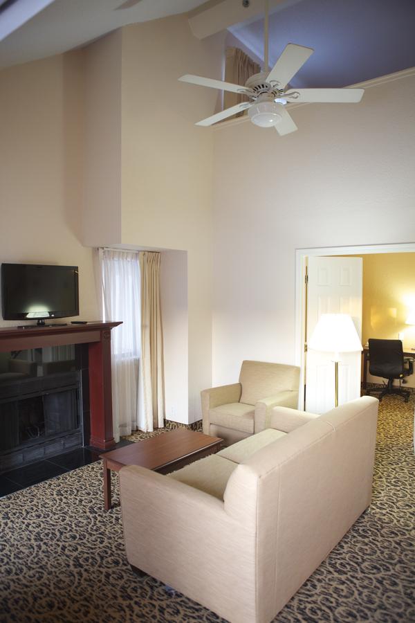 Hawthorn Suites Of Troy - thumb 23