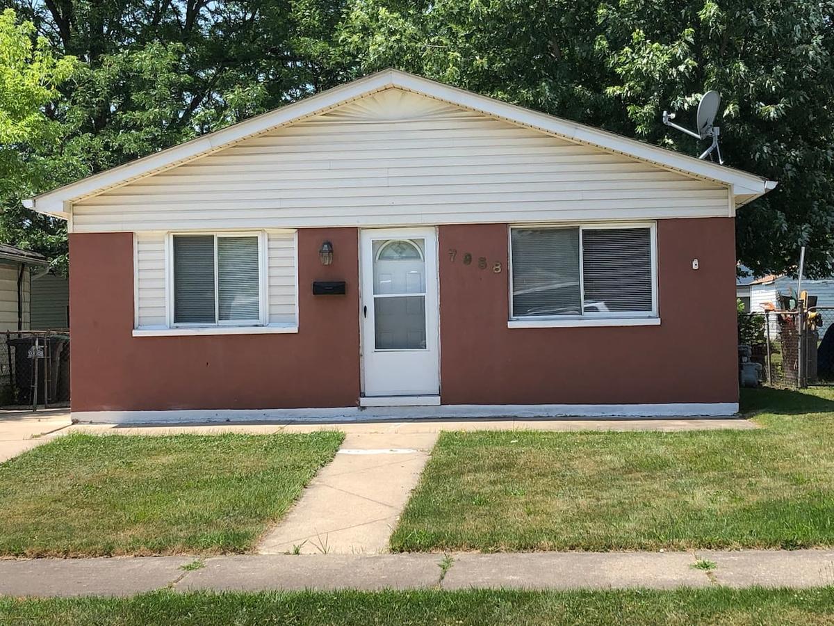 Adorable Ranch Home Minutes From The Airport - thumb 17