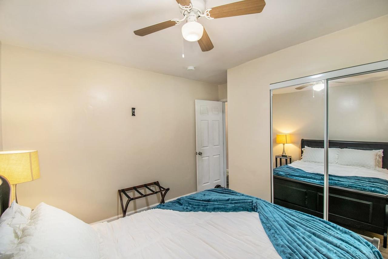 Adorable Ranch Home Minutes From The Airport - thumb 4