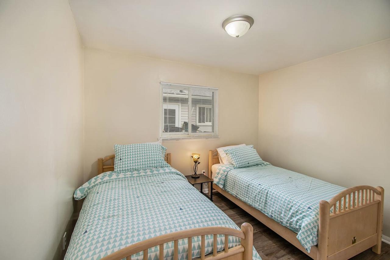 Adorable Ranch Home Minutes From The Airport - thumb 12