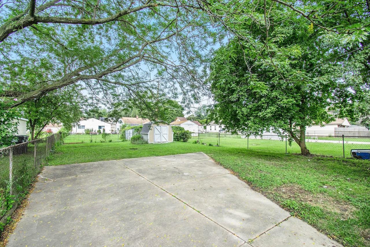 Adorable Ranch Home Minutes From The Airport - thumb 13