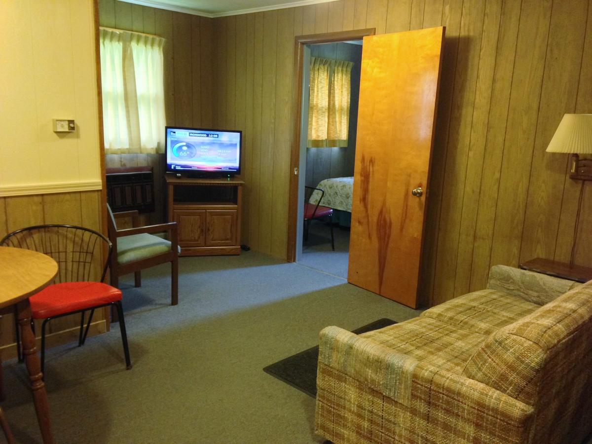 Indianhead Motel - thumb 11