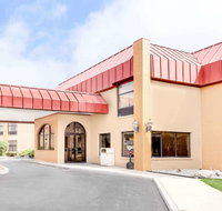 Days Inn  Suites by Wyndham Kalamazoo - Accommodation Michigan