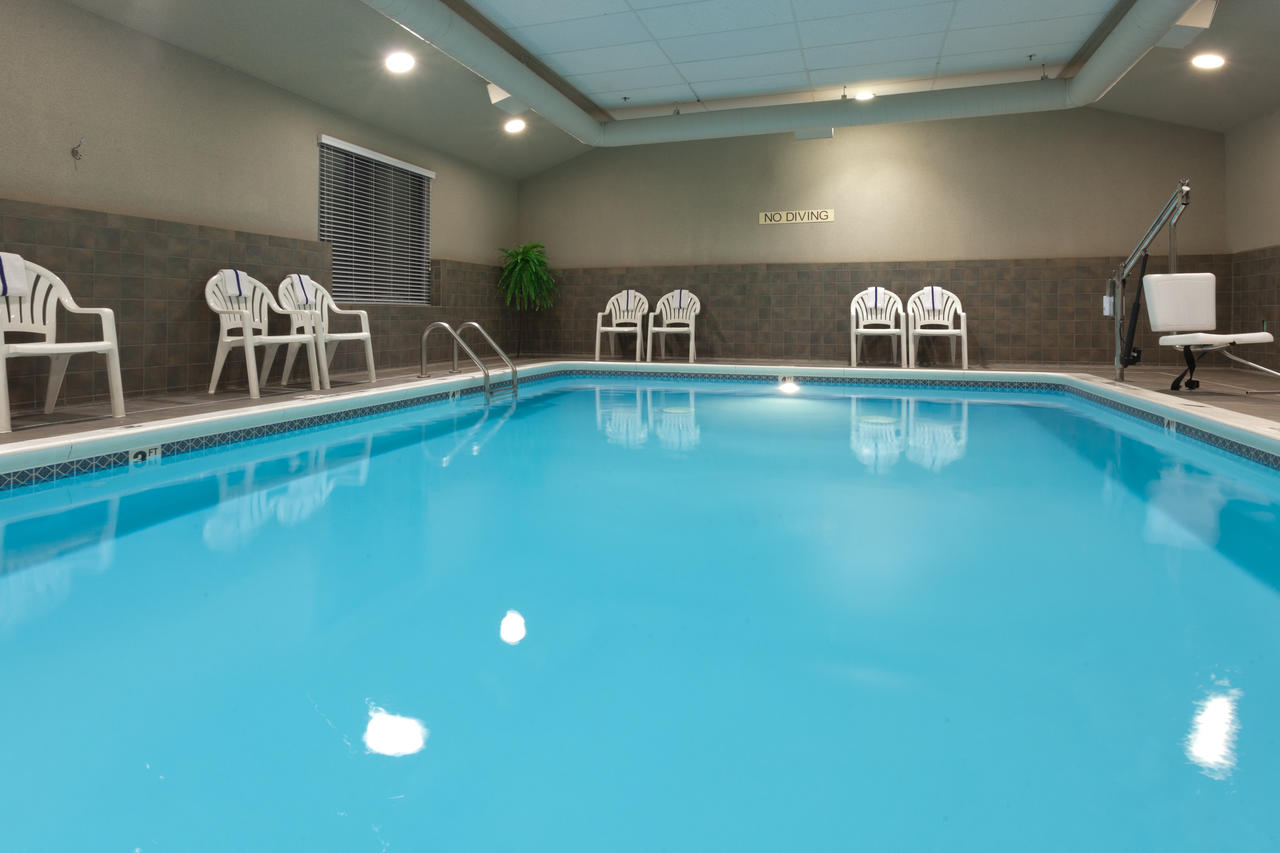Country Inn & Suites By Radisson, Holland, MI - thumb 1