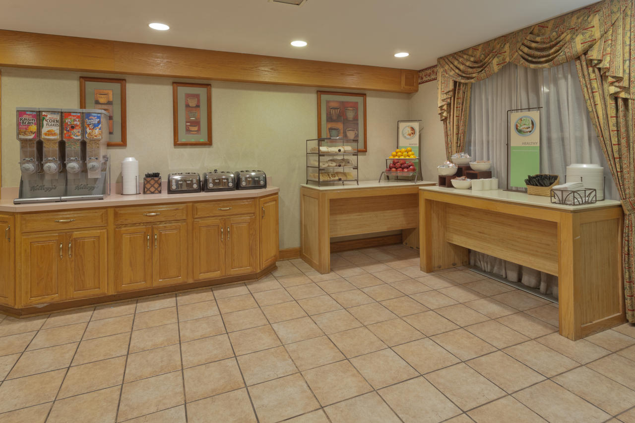 Country Inn & Suites By Radisson, Holland, MI - thumb 6