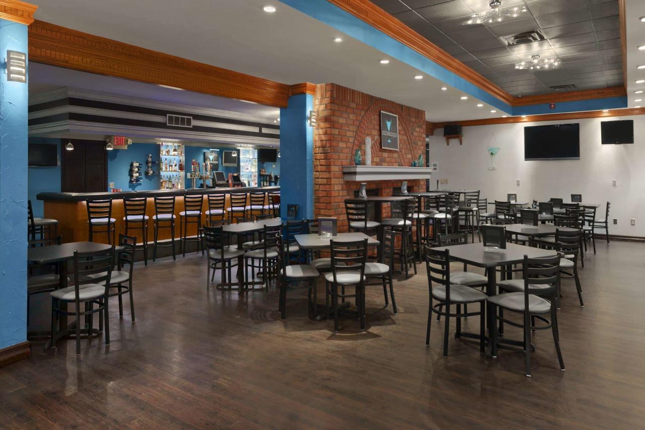 Ramada By Wyndham Saginaw Hotel & Suites - thumb 6