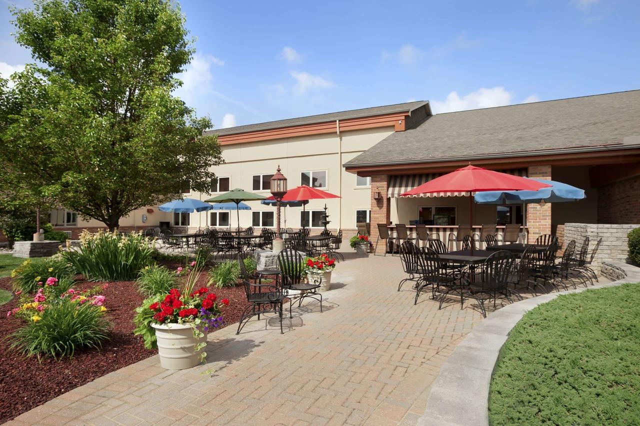 Ramada By Wyndham Saginaw Hotel & Suites - thumb 0