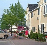 Court Plaza Inn  Suites of Mackinaw - Accommodation Michigan