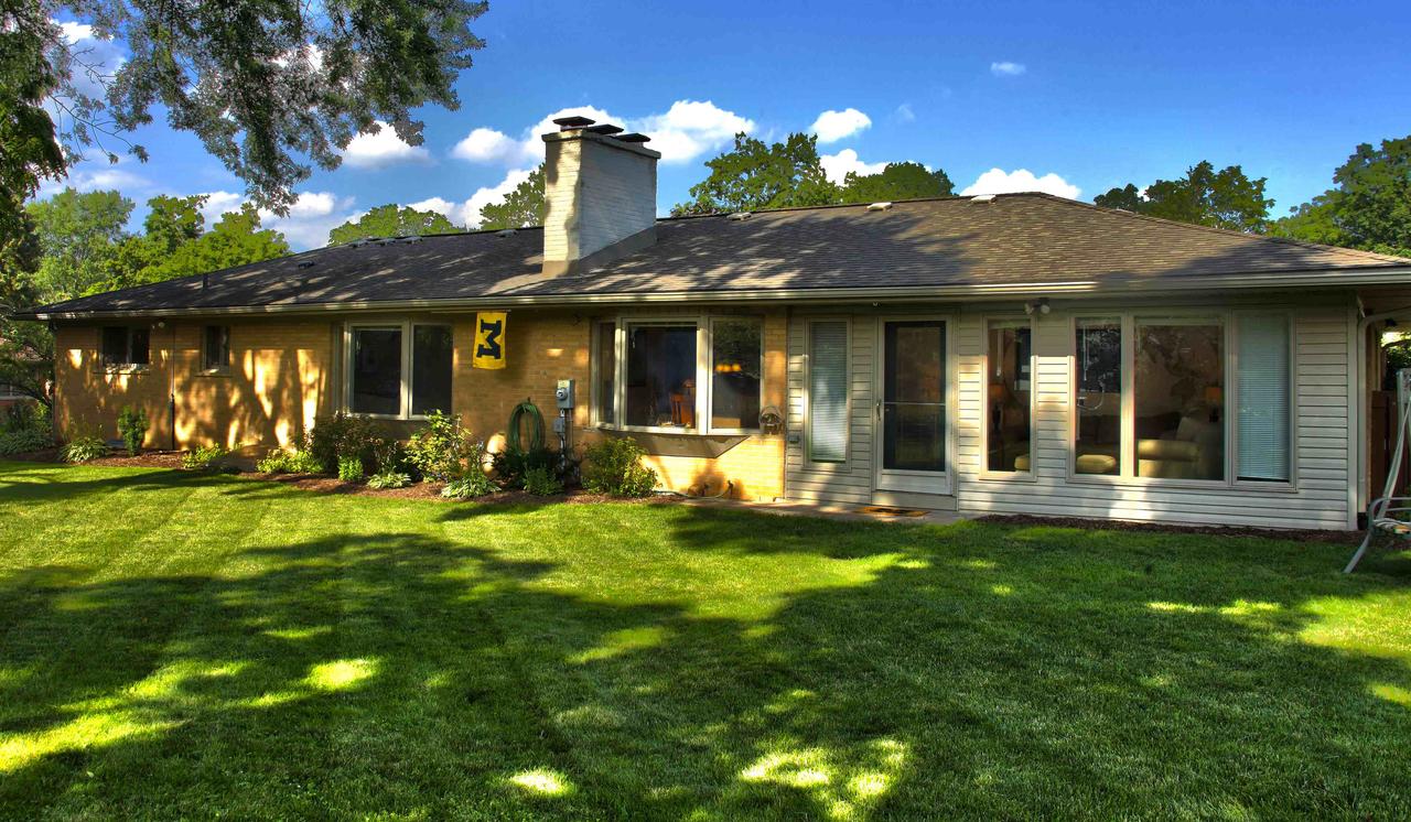 Geaux House! .75 Mile Walk To Big House. W/ BBall Court - thumb 4