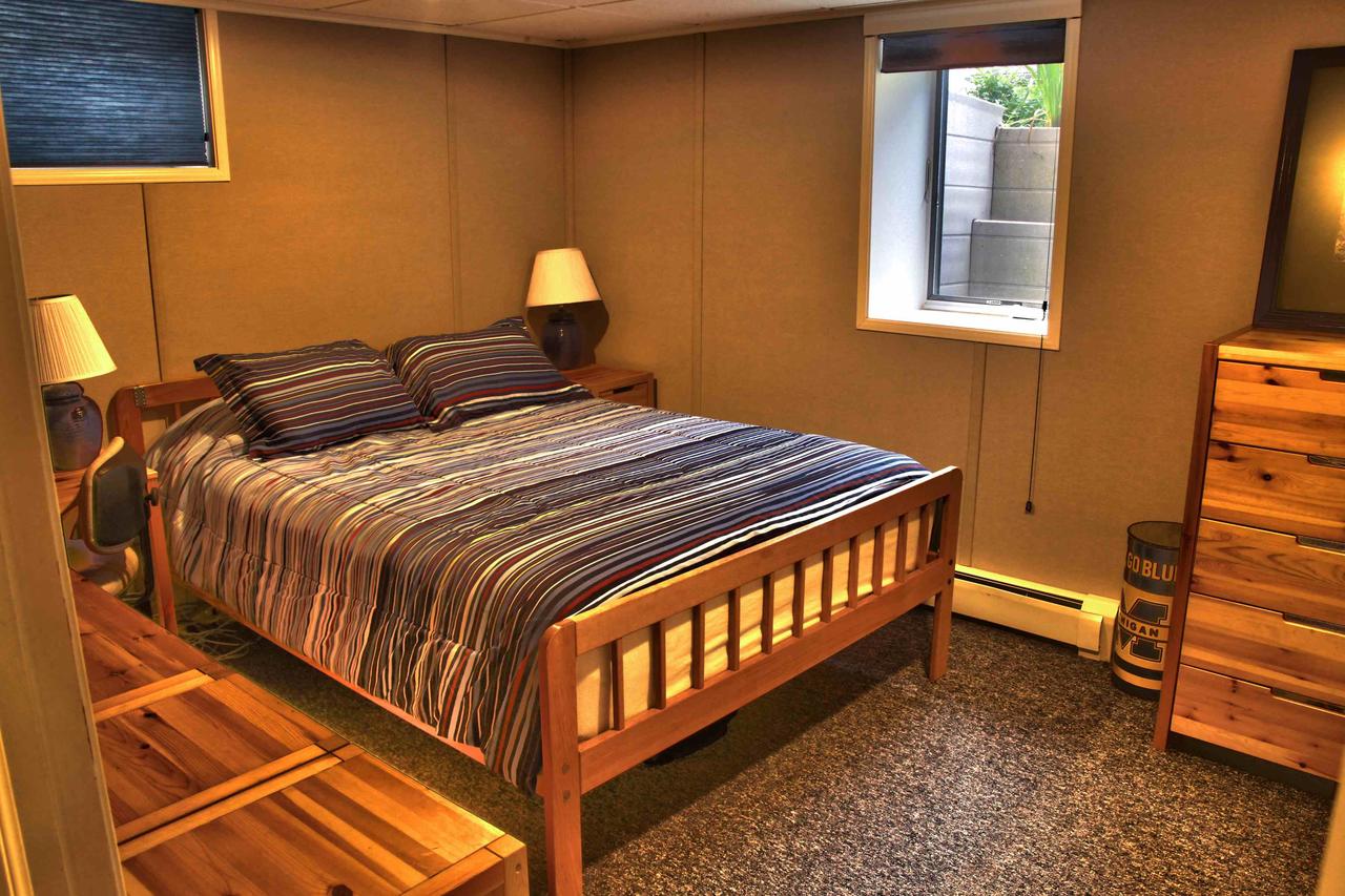 Geaux House! .75 Mile Walk To Big House. W/ BBall Court - thumb 10