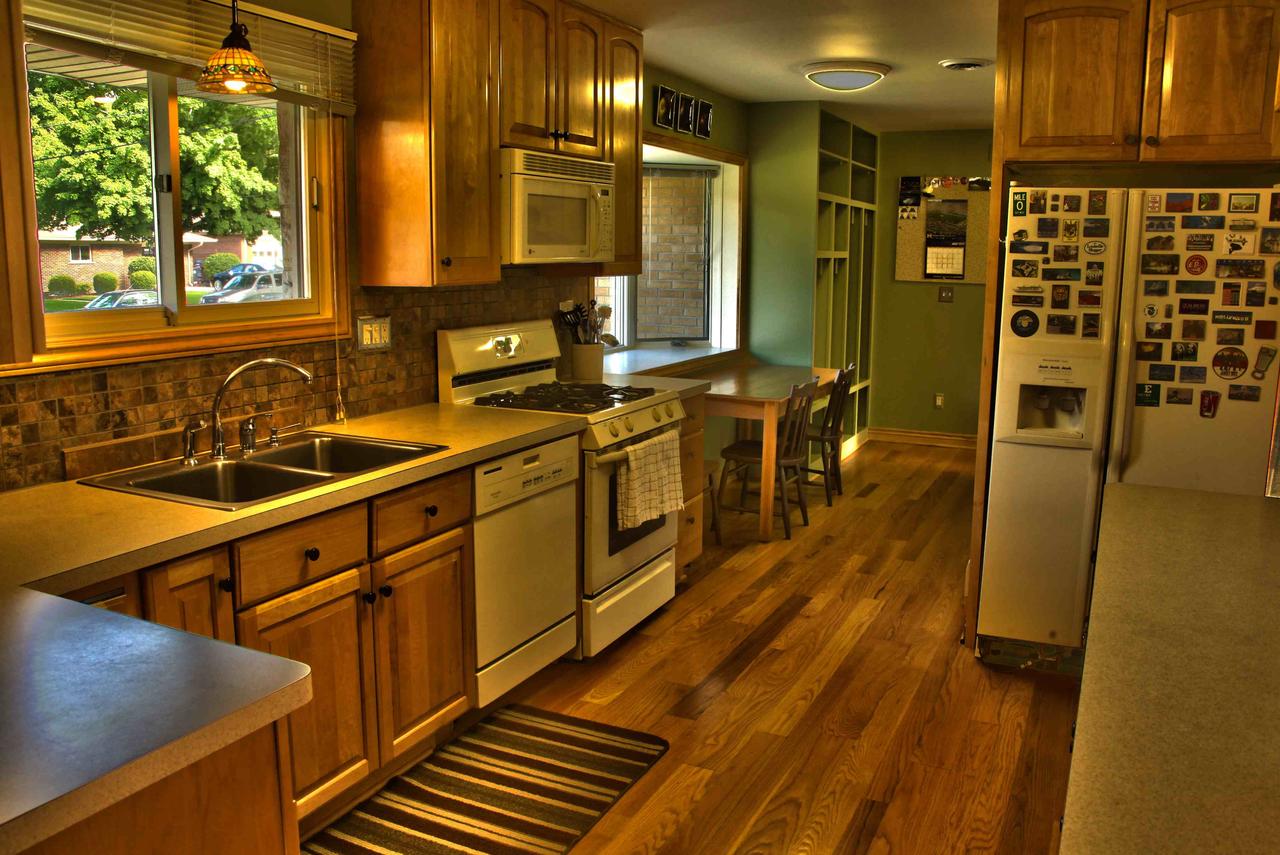 Geaux House! .75 Mile Walk To Big House. W/ BBall Court - thumb 2